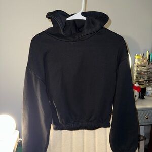 Cropped Zara Black Hooded Sweater